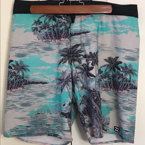 Billabong Boardshorts. Men’s 32